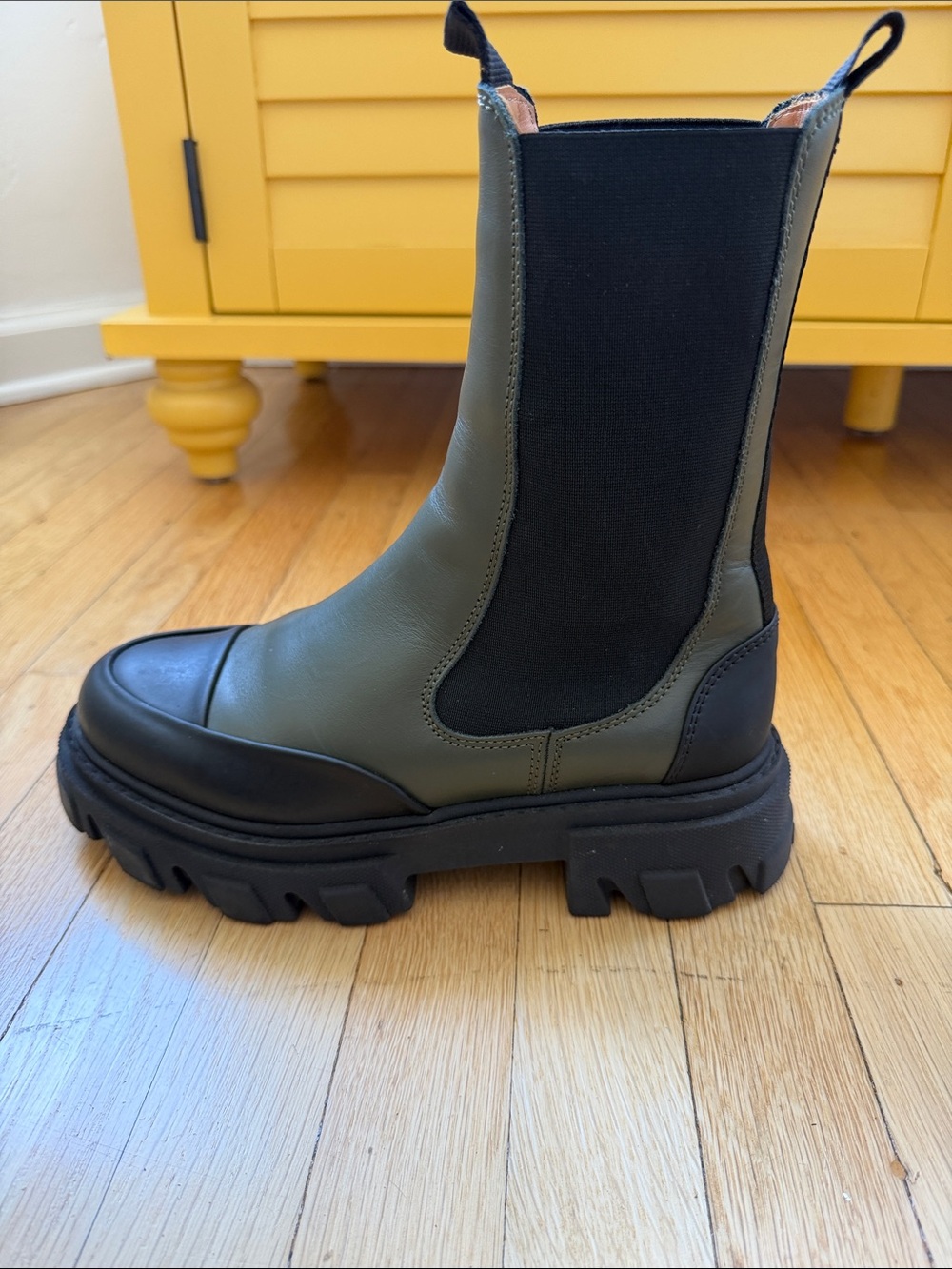 Women's Olive Green Leather Chelsea Lug Boots - Picture 3 of 6